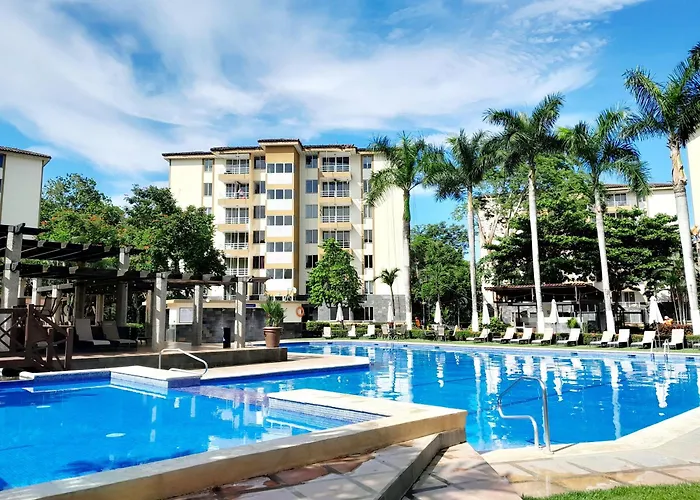 Family Condo, Pool, Beach And Surf