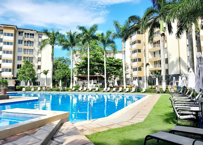 Family Condo, Pool, Beach And Surf