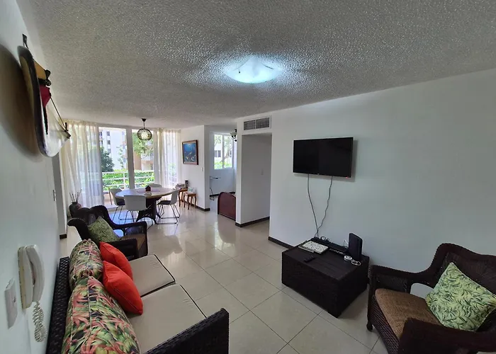 Family Condo, Pool, Beach And Surf