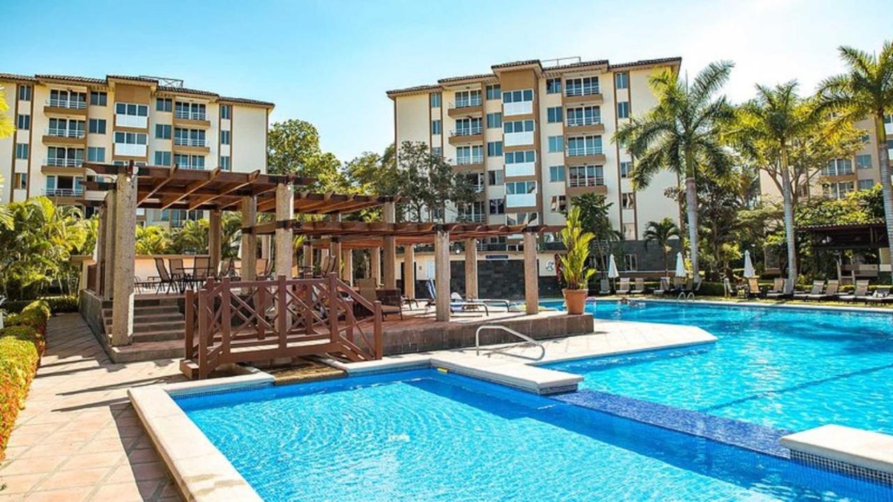 Apartment Family Condo, Pool, And Surf