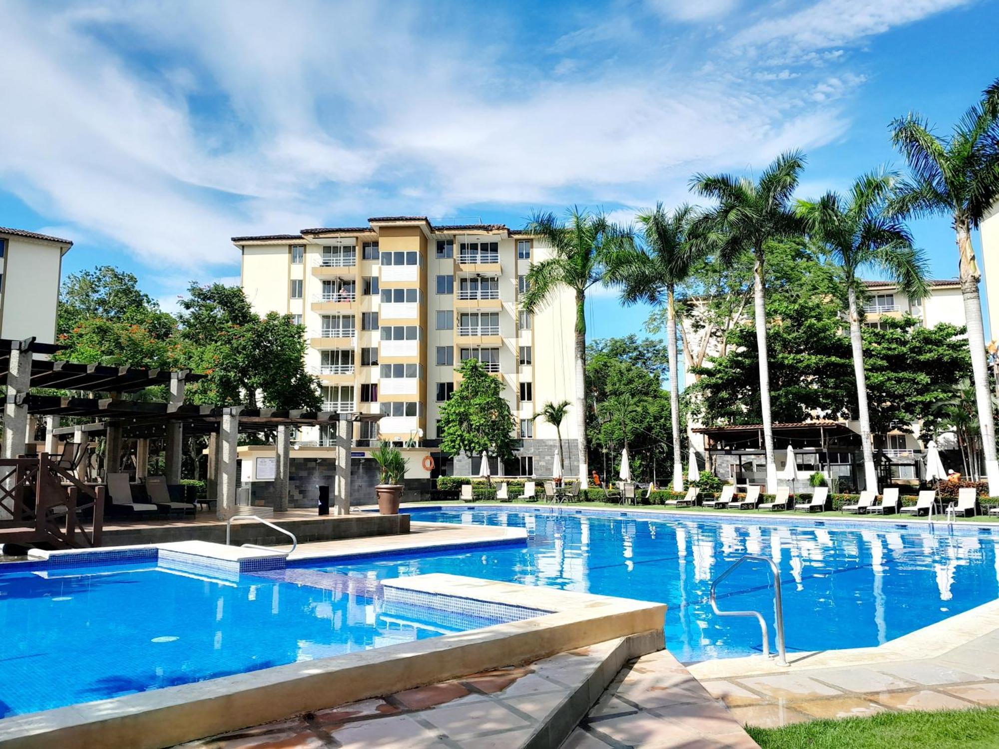 Apartment Family Condo, Pool, And Surf *
