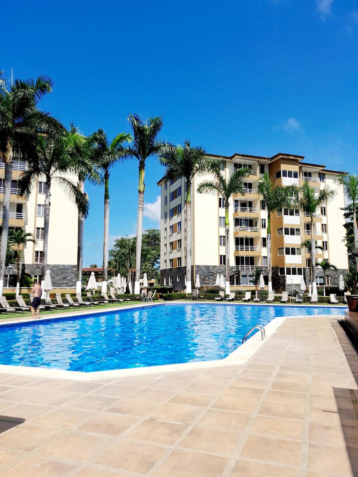Apartment Family Condo, Pool, And Surf *
