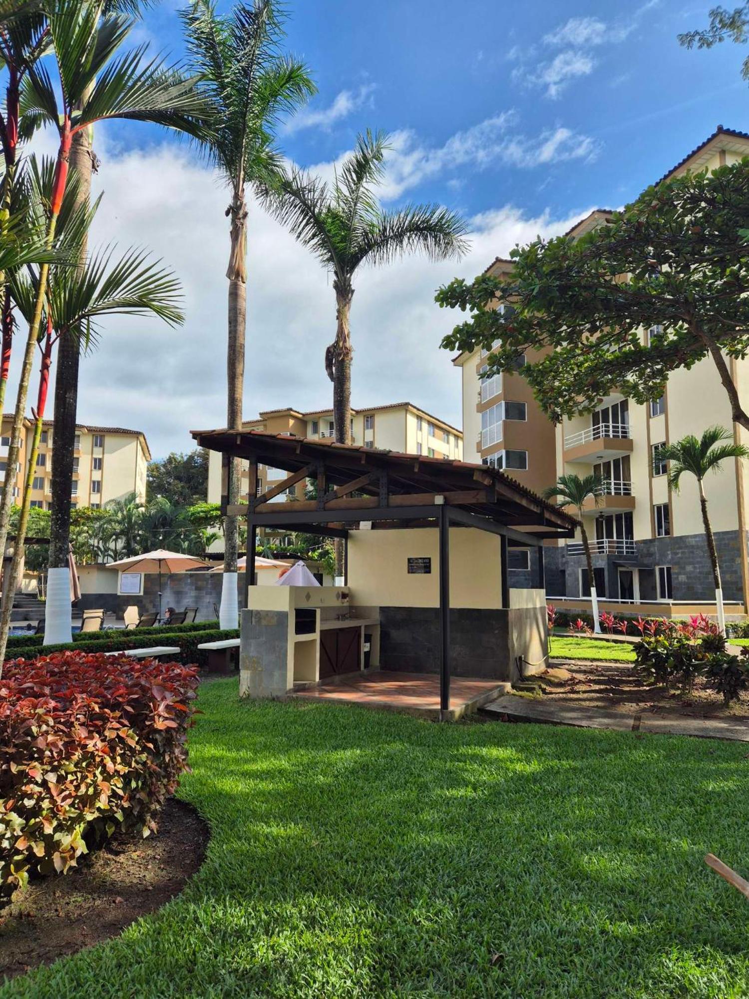 Family Condo, Pool, And Surf Apartment