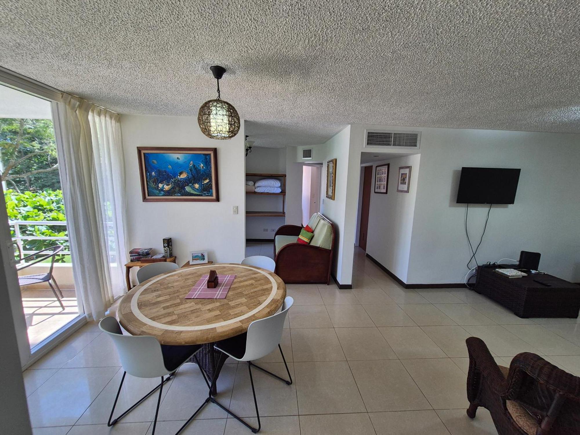 Family Condo, Pool, And Surf *
