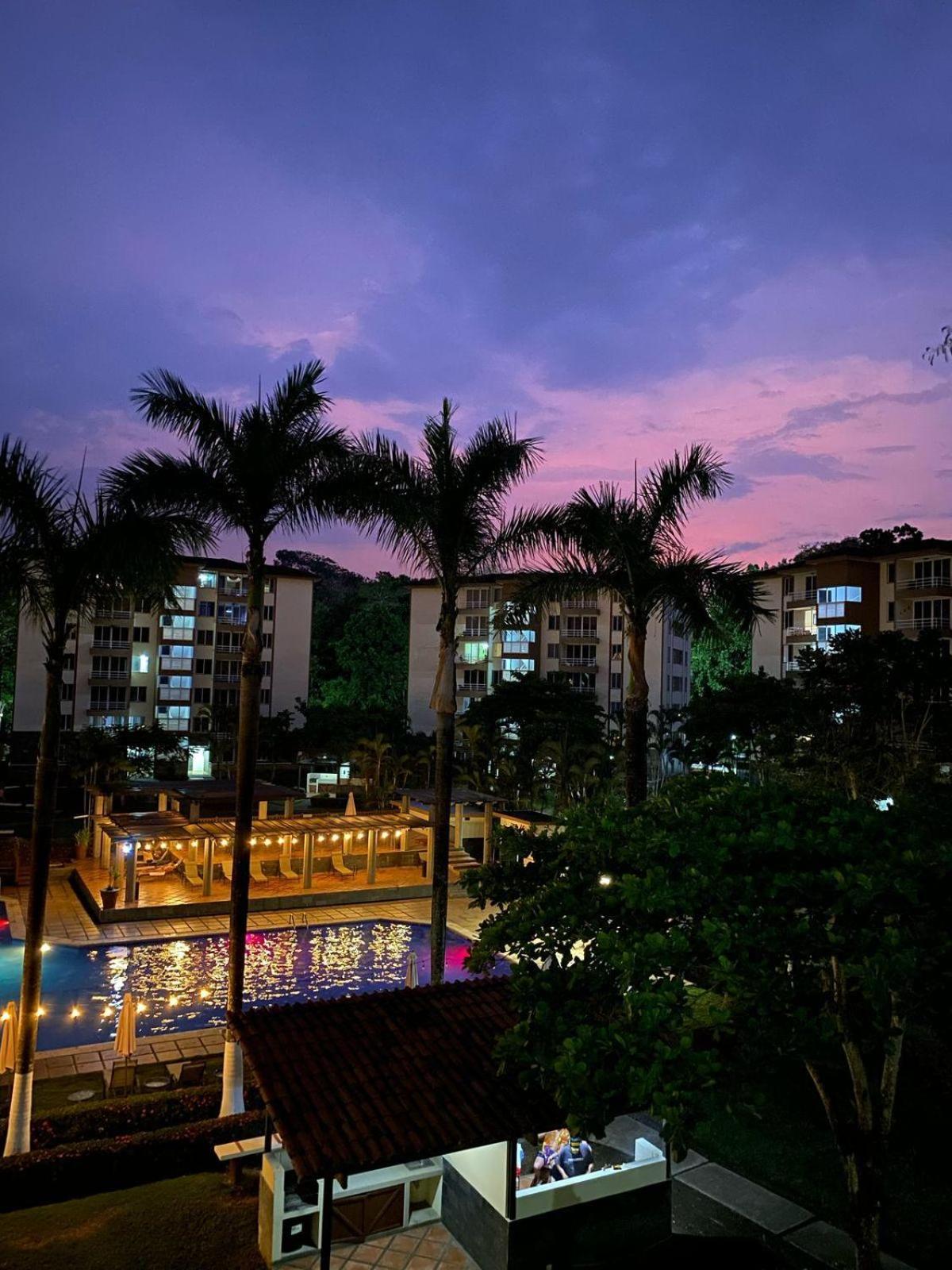 Family Condo, Pool, And Surf Jaco